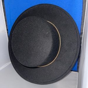 Windsor Black Brim Hat Size OS ~13” Diameter; 3 1/4 Hight; Gold Chain NWT